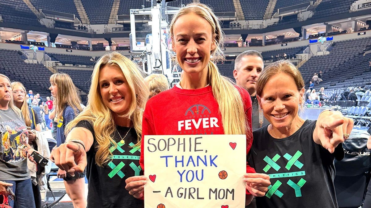 Sophie Cunningham commends Washington state girls who walked off cross country race over male teammate at george magazine