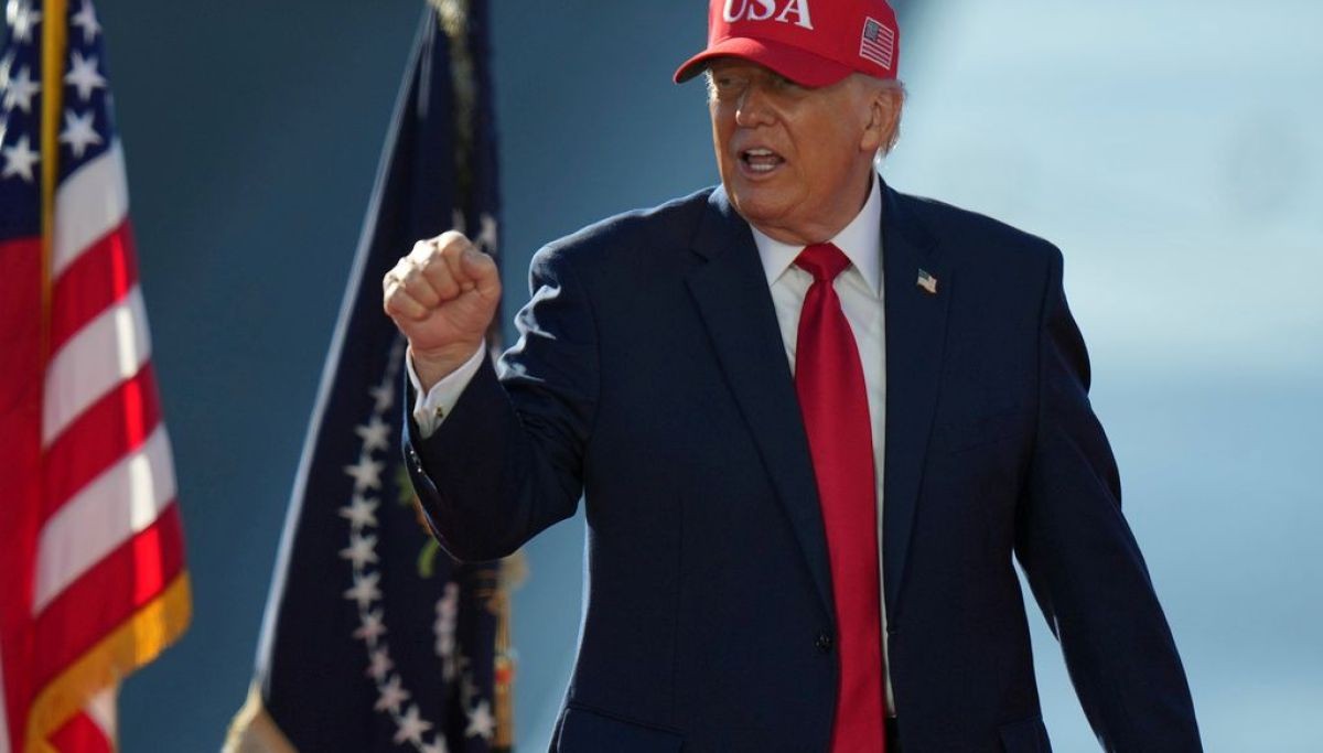 WATCH LIVE: Trump holds rally in Clarksville, Tennessee  at george magazine